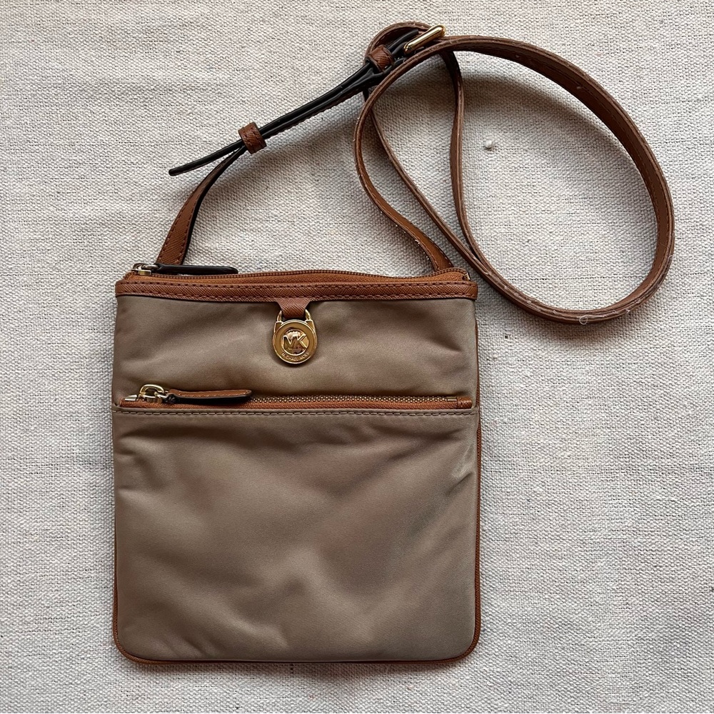 Michael Kors Crossbody Bag Beige Nylon Leather Trim Green Lining, **Pretty Bag**